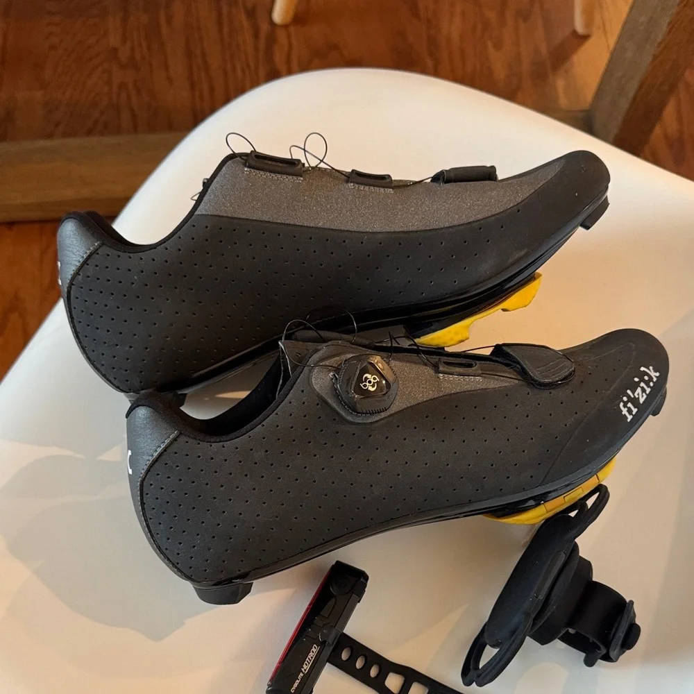 Men’s Fizí:k Fizik Carbon Cycling Shoes US10 Free Cygolite HotRod & Phone Mount - Picture 2 of 7